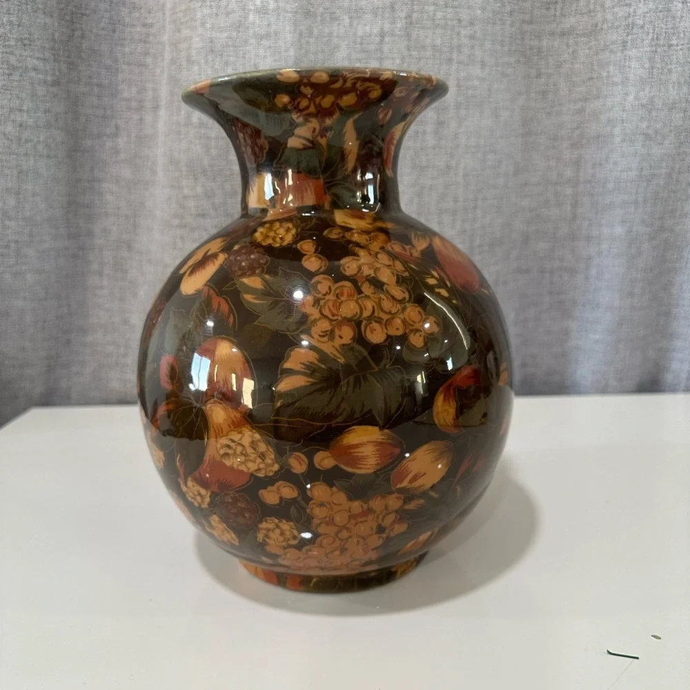 - Simpson dark green fruit/floral design vase